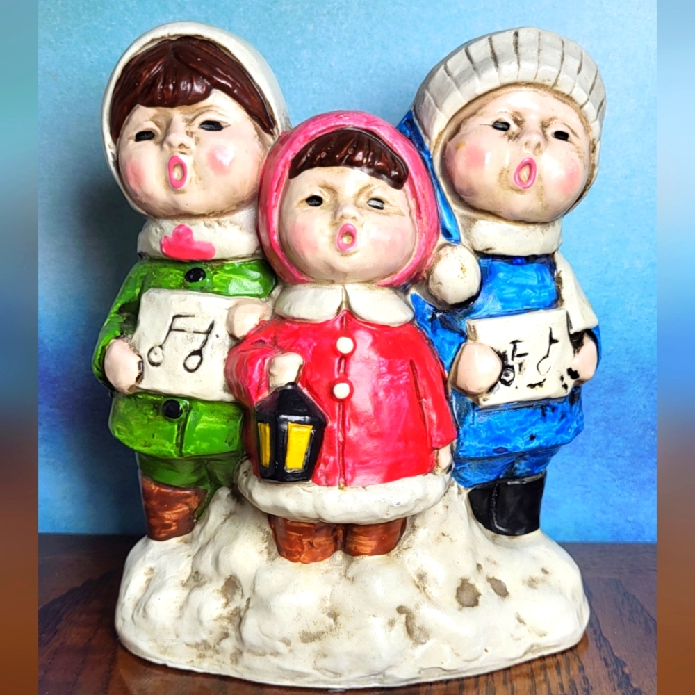 Christmas Carolers Vintage 1970s Music Box Plays the tune of The First Noel